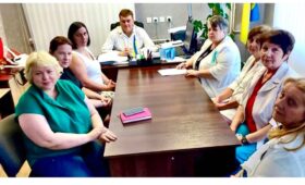Не дивлячись на всі труднощі, фахівці Селидівської центральної міської лікарні щодня виконують свої обов’язки, надійно тримаючи медичний фронт